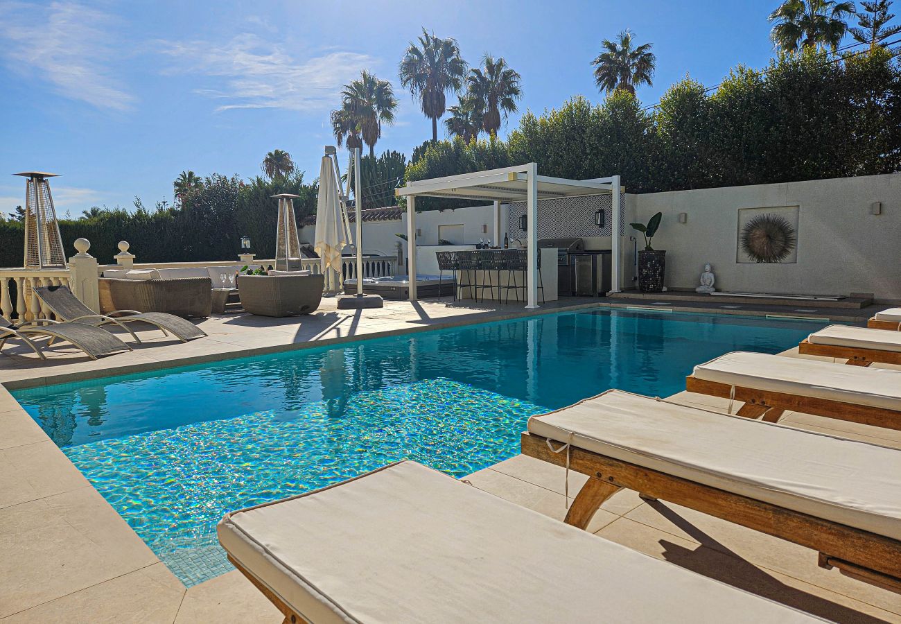 Villa en Mijas Costa - Villa con piscina privada y jacuzzi en Mijas Costa
