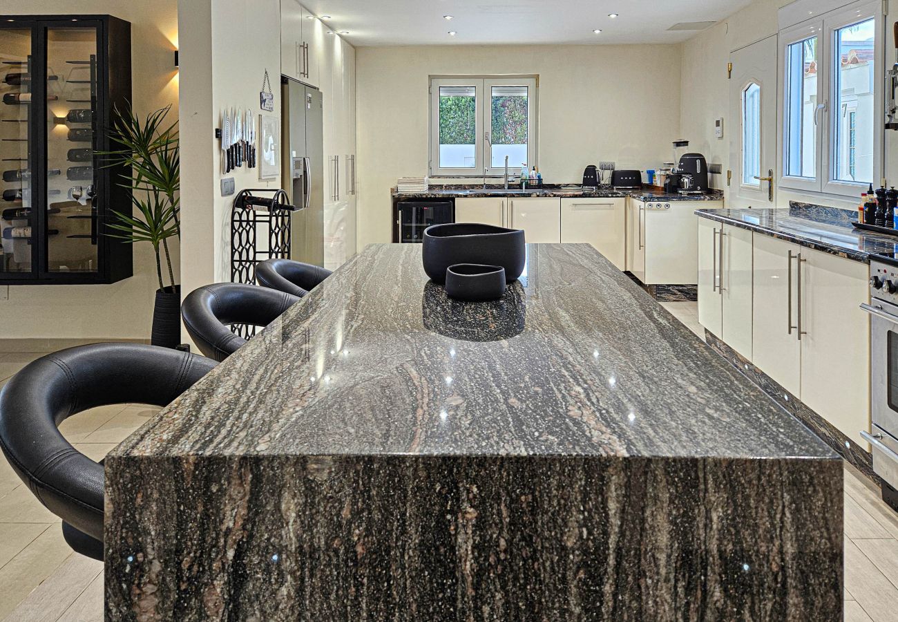 Villa en Mijas Costa - Villa con piscina privada y jacuzzi en Mijas Costa