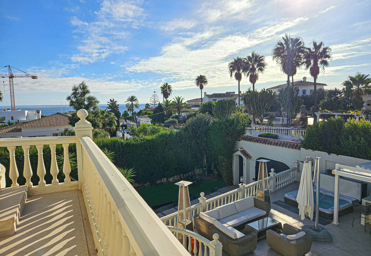 Villa en Mijas Costa - Villa con piscina privada y jacuzzi en Mijas Costa