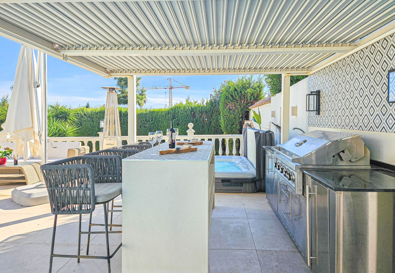 Villa en Mijas Costa - Villa con piscina privada y jacuzzi en Mijas Costa