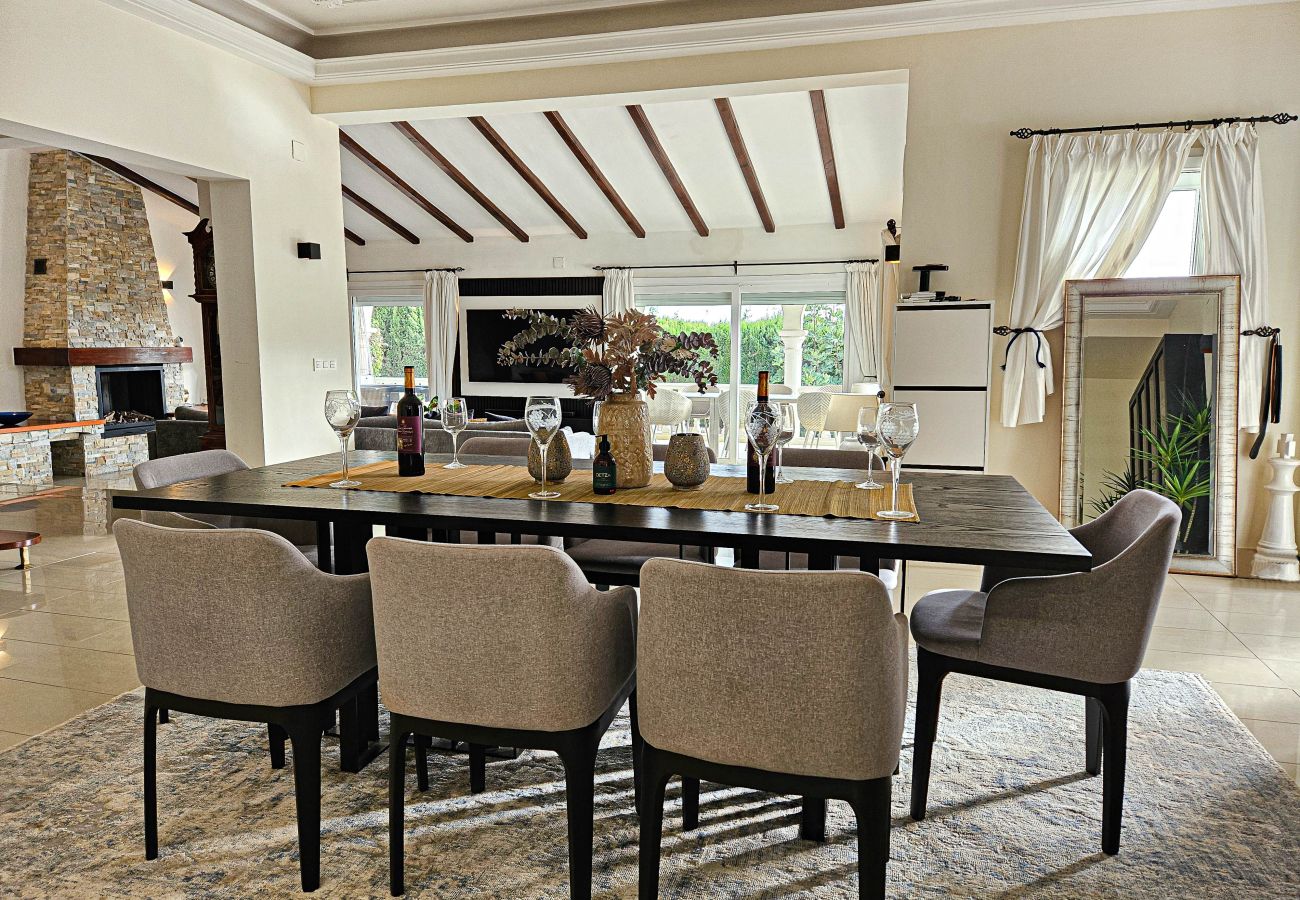 Villa en Mijas Costa - Villa con piscina privada y jacuzzi en Mijas Costa