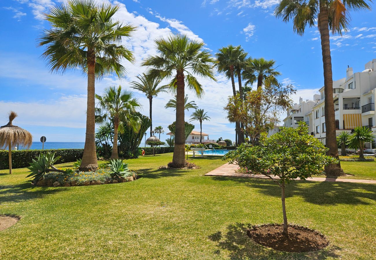 Apartamento en Mijas Costa - Apartamento con piscina en Torrenueva cerca de la playa