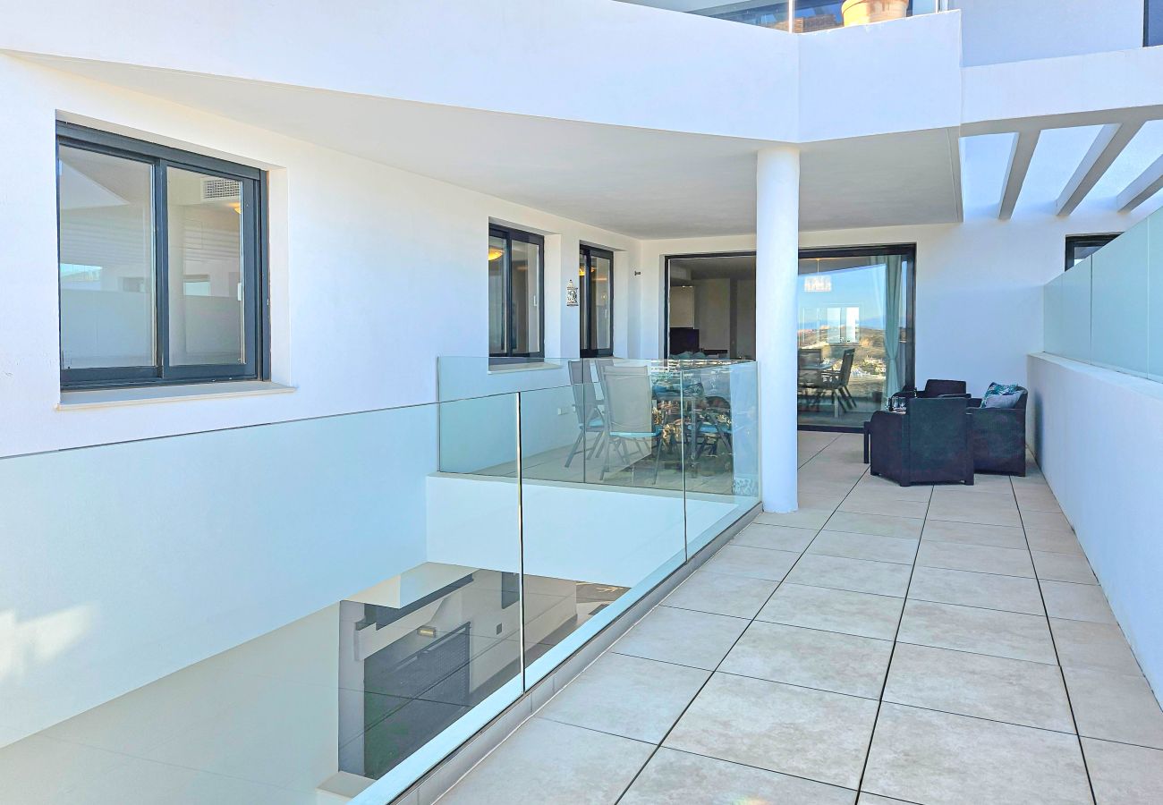 Apartamento en La Cala de Mijas - Apartamento de dos dormitorios con vistas a la montaña y al mar.