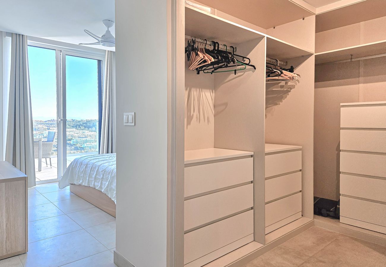 Apartamento en La Cala de Mijas - Apartamento de dos dormitorios con vistas a la montaña y al mar.