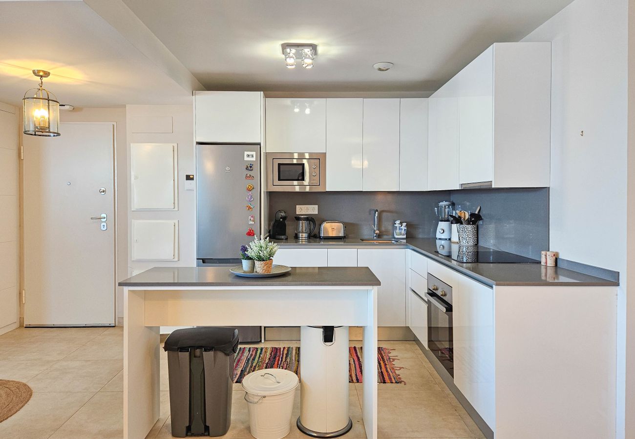 Apartamento en La Cala de Mijas - Apartamento de dos dormitorios con vistas a la montaña y al mar.