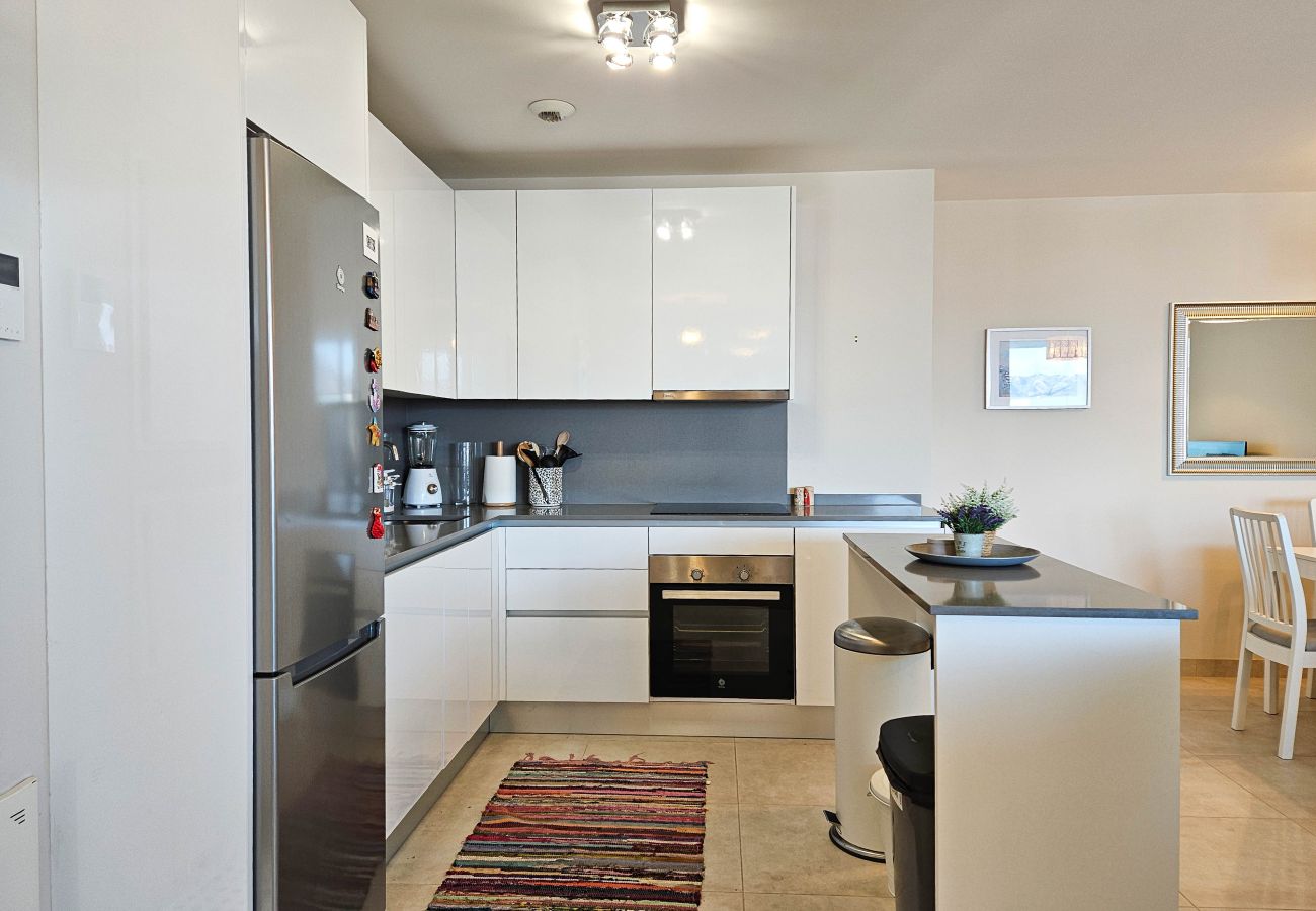 Apartamento en La Cala de Mijas - Apartamento de dos dormitorios con vistas a la montaña y al mar.