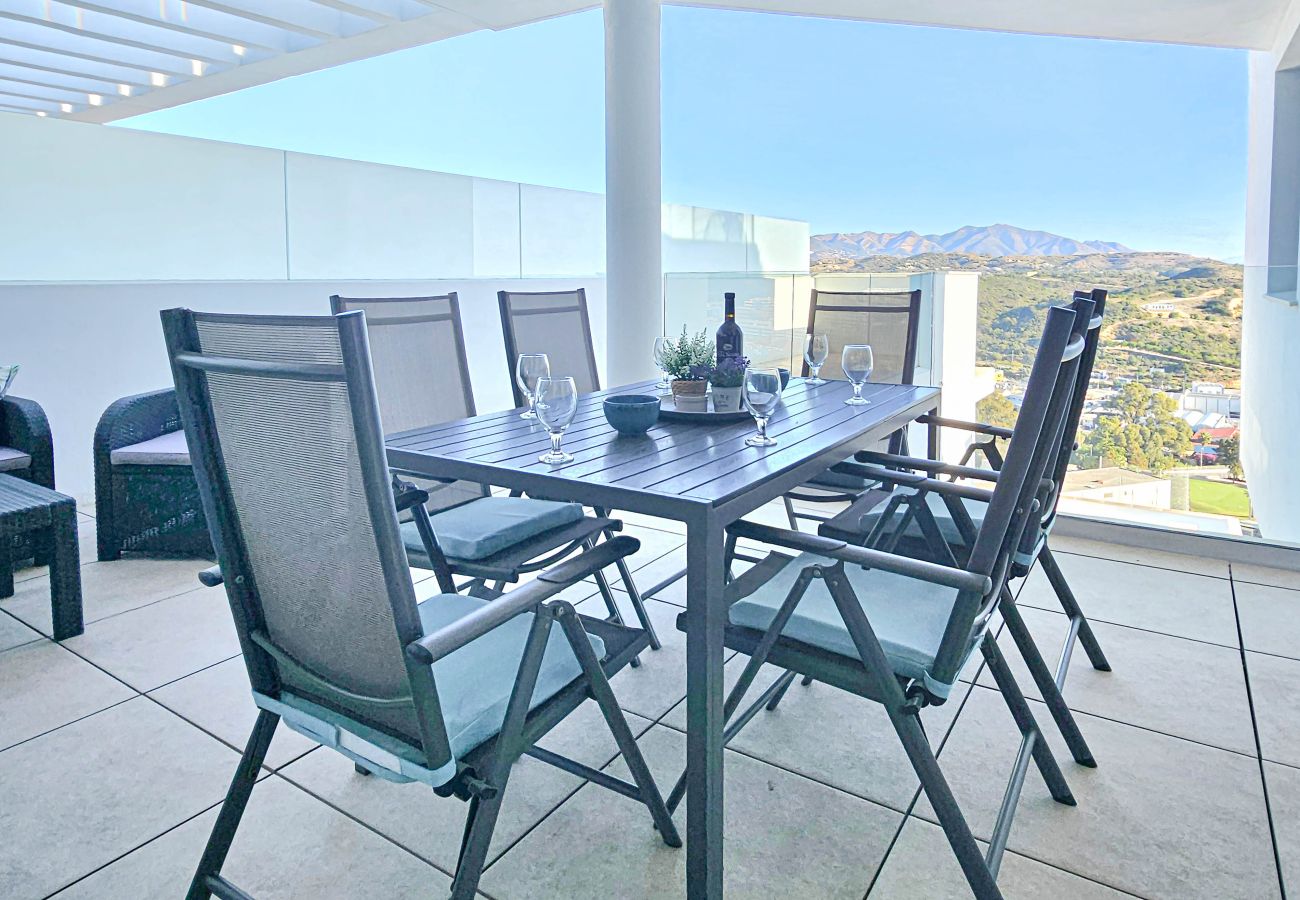 Apartamento en La Cala de Mijas - Apartamento de dos dormitorios con vistas a la montaña y al mar.