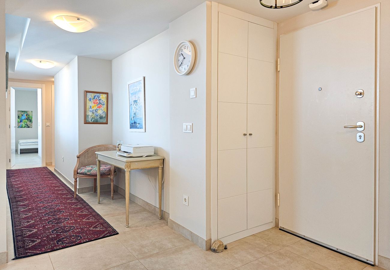 Apartamento en La Cala de Mijas - Apartamento de dos dormitorios con vistas a la montaña y al mar.