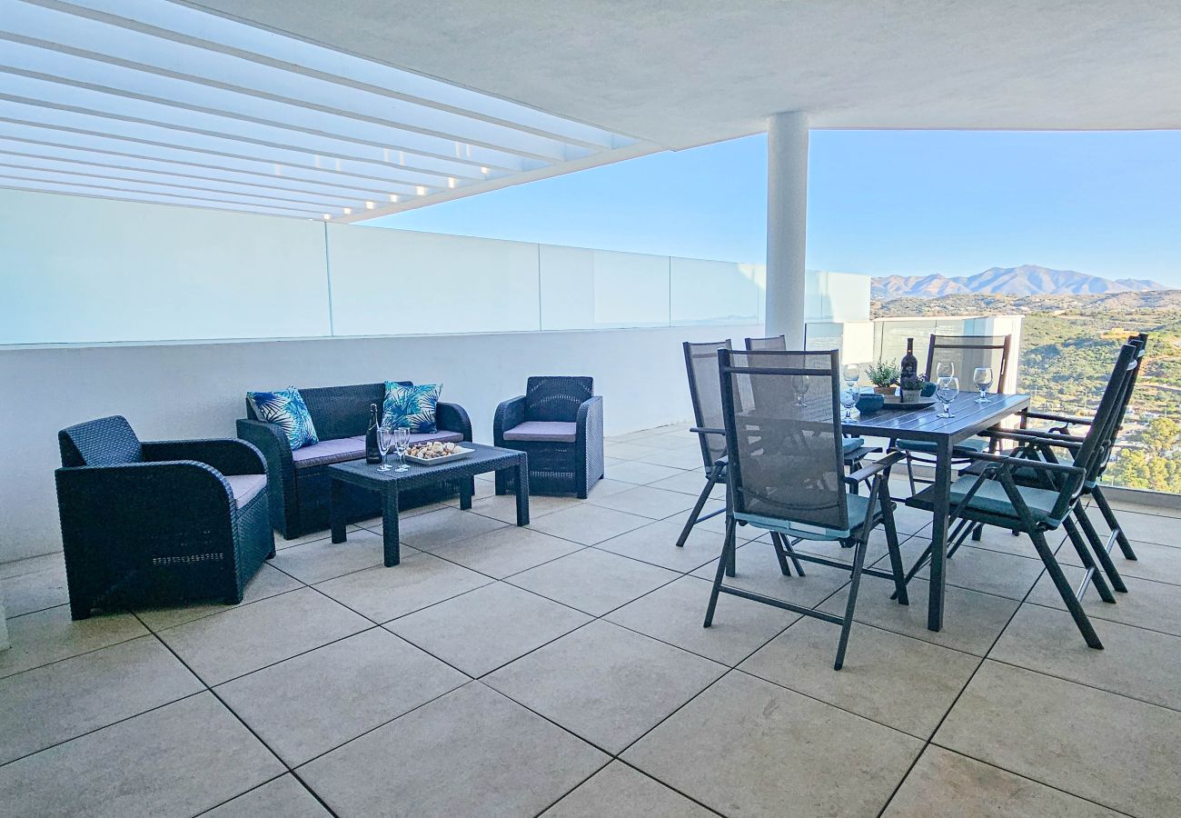 Apartamento en La Cala de Mijas - Apartamento de dos dormitorios con vistas a la montaña y al mar.