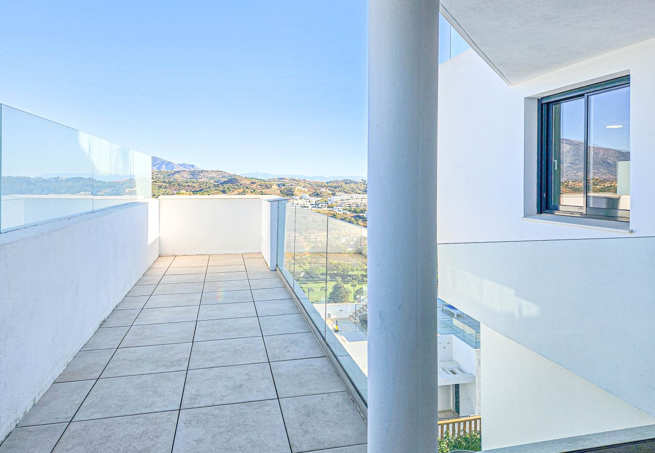 Apartamento en La Cala de Mijas - Apartamento de dos dormitorios con vistas a la montaña y al mar.