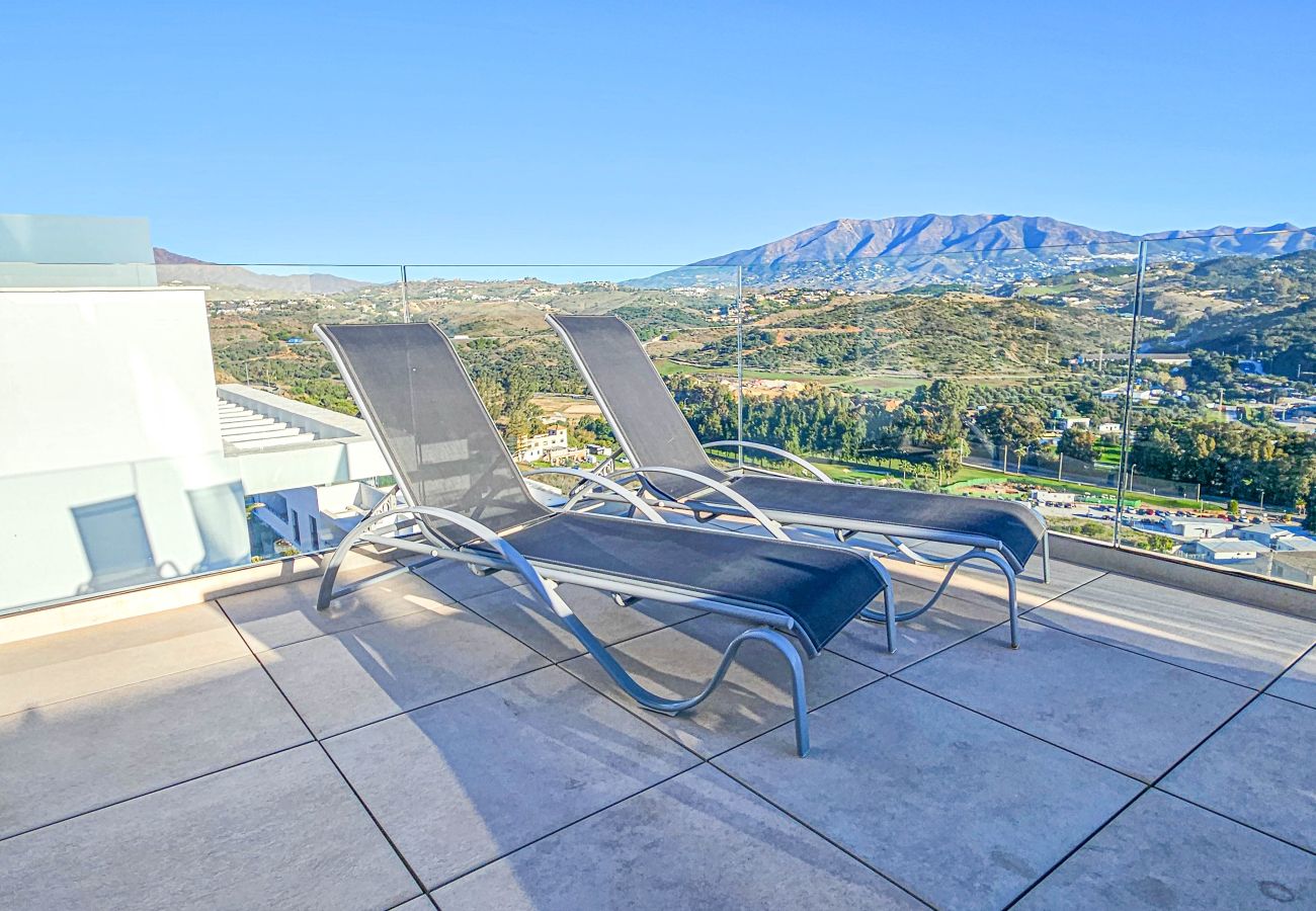 Apartamento en La Cala de Mijas - Apartamento de dos dormitorios con vistas a la montaña y al mar.