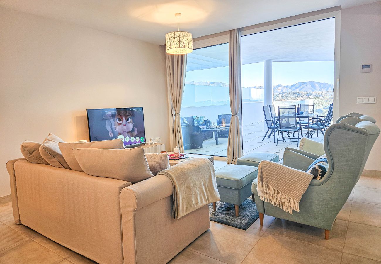 Apartamento en La Cala de Mijas - Apartamento de dos dormitorios con vistas a la montaña y al mar.
