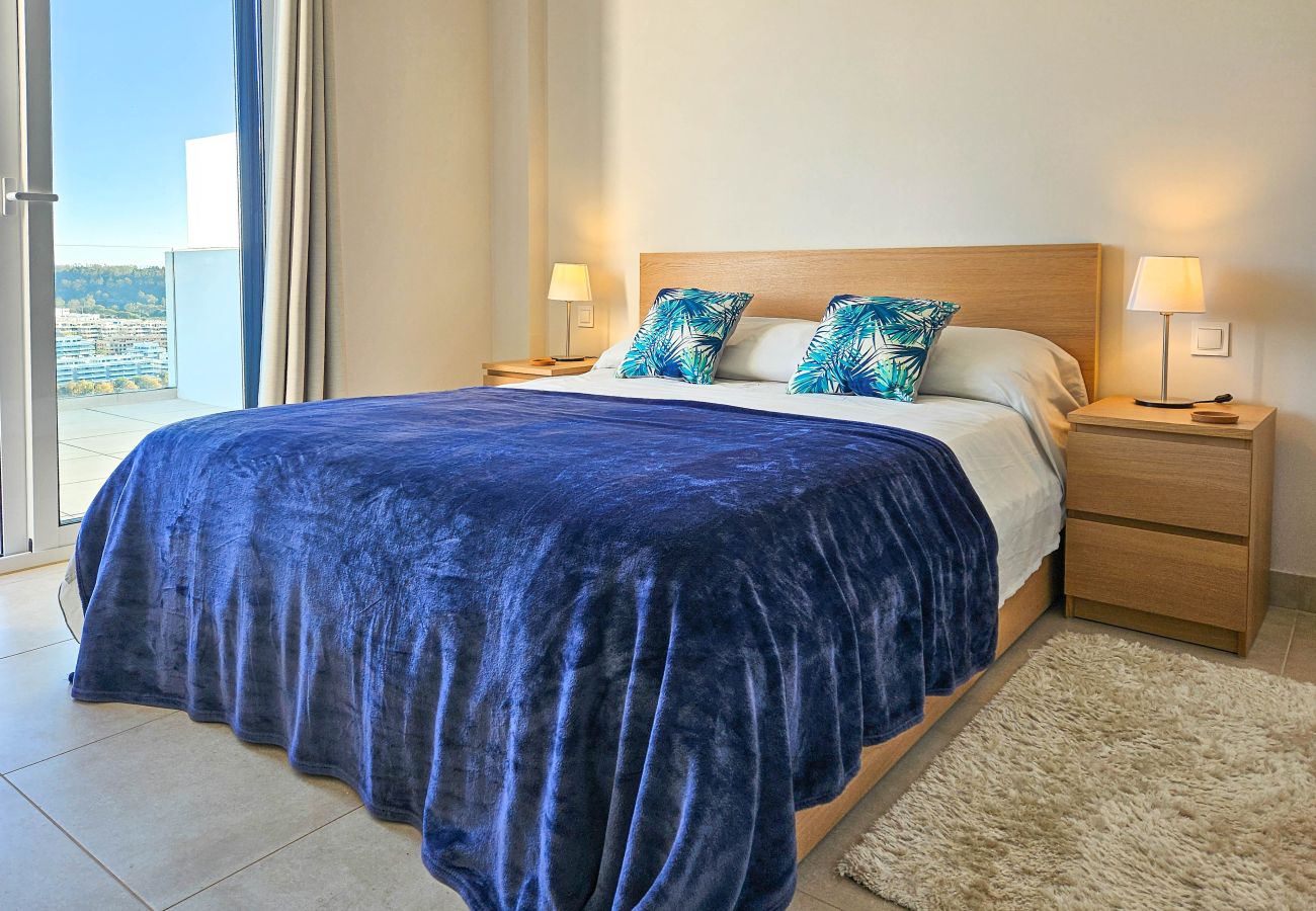 Apartamento en La Cala de Mijas - Apartamento de dos dormitorios con vistas a la montaña y al mar.