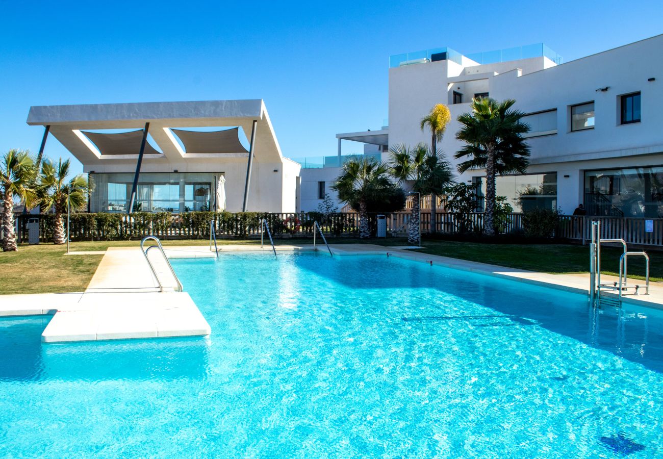 Apartamento en La Cala de Mijas - Apartamento de dos dormitorios con vistas a la montaña y al mar.