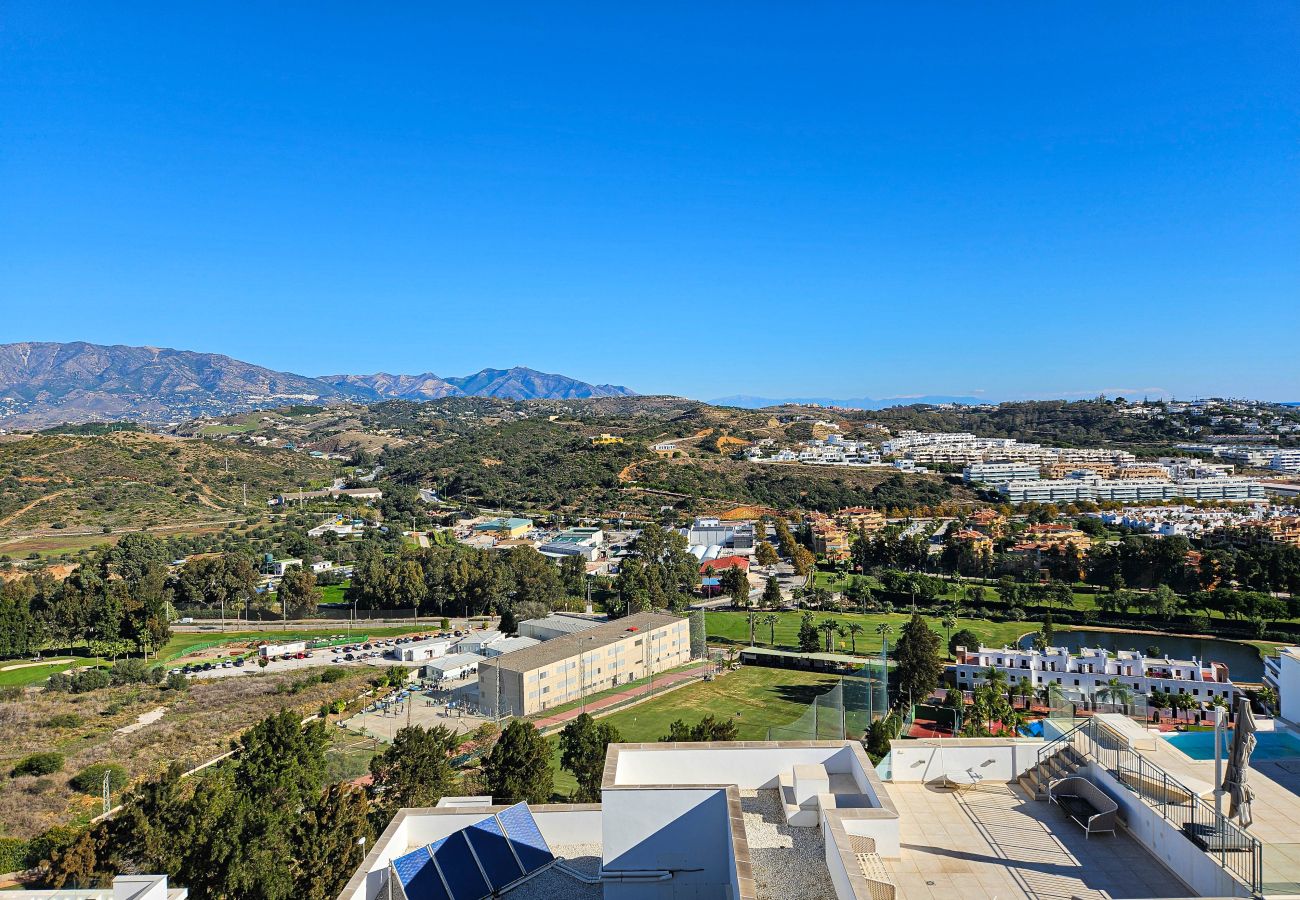 Apartamento en La Cala de Mijas - Apartamento de dos dormitorios con vistas a la montaña y al mar.