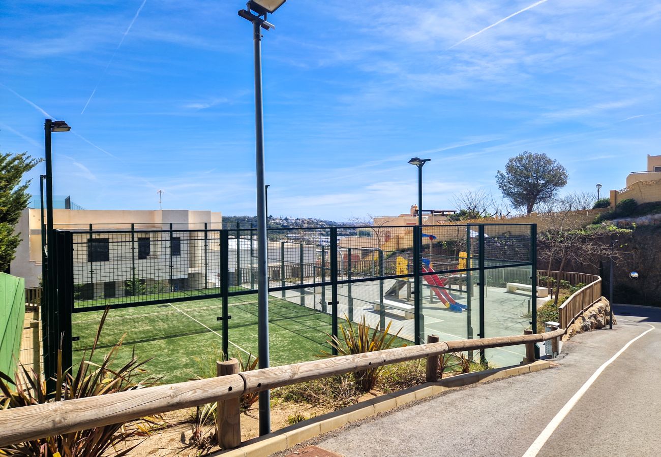 Apartamento en La Cala de Mijas - Apartamento de dos dormitorios con vistas a la montaña y al mar.