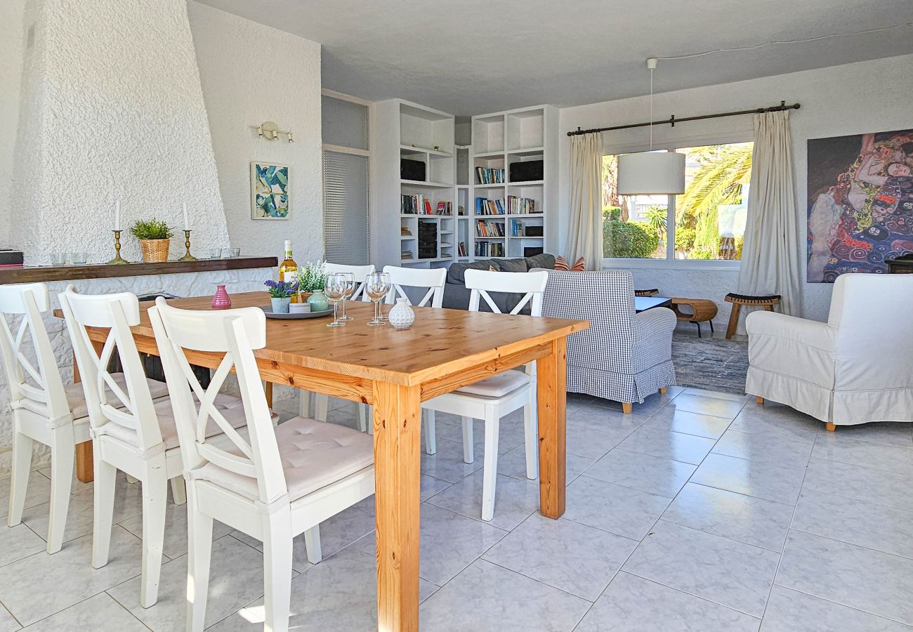 Villa en Mijas Costa - Villa con piscina privada y impresionantes vistas al mar.