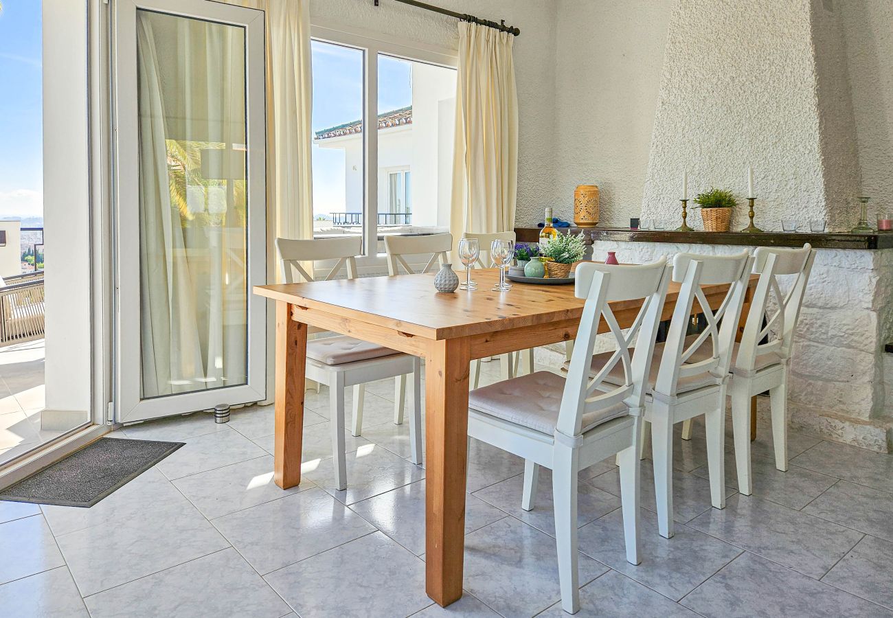 Villa en Mijas Costa - Villa con piscina privada y impresionantes vistas al mar.