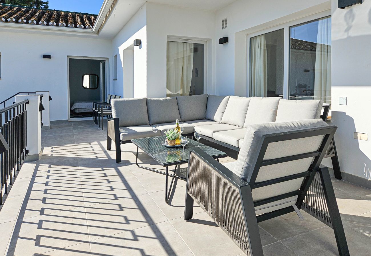 Villa en Mijas Costa - Villa con piscina privada y impresionantes vistas al mar.