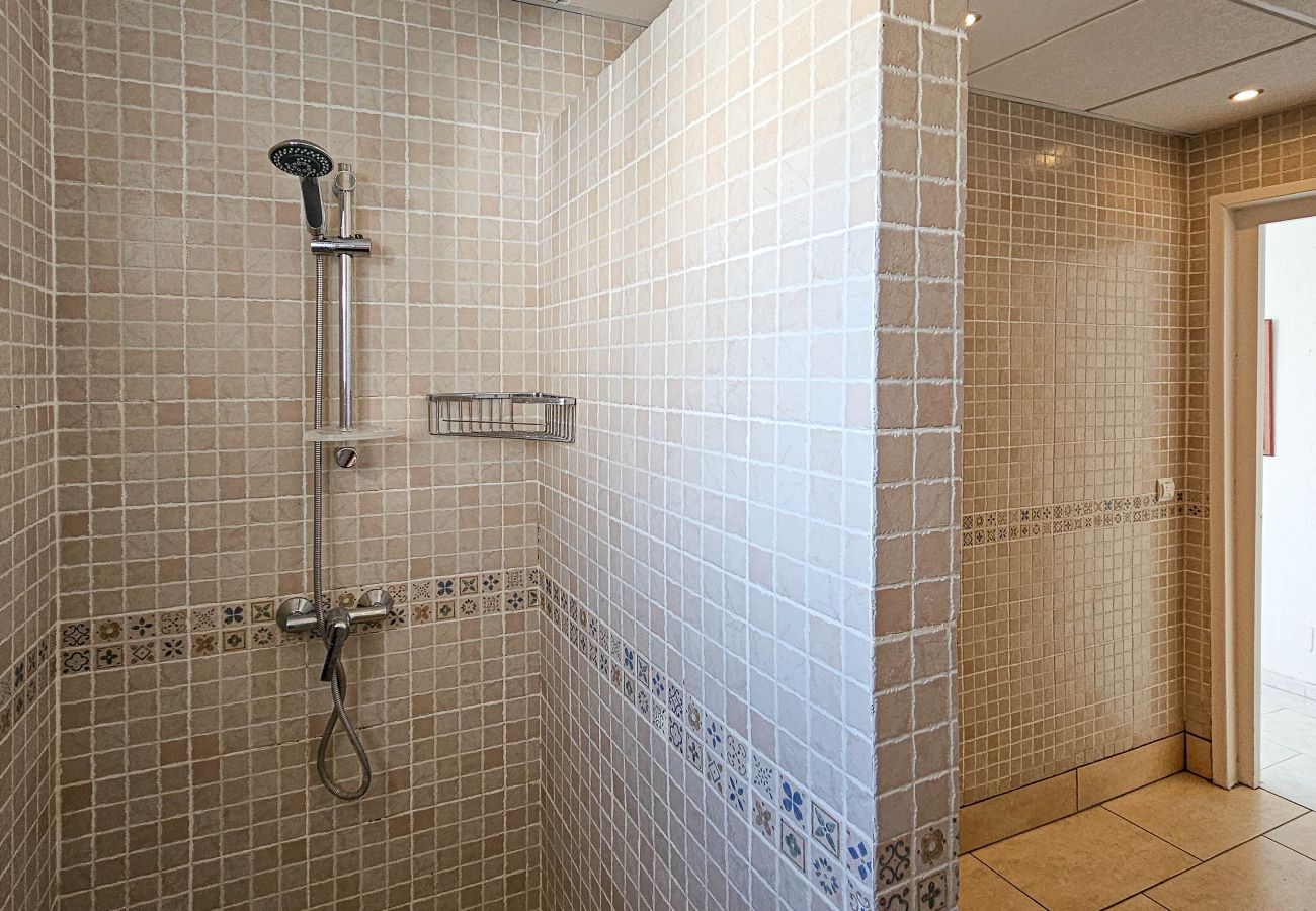 Villa en Mijas Costa - Villa con piscina privada y impresionantes vistas al mar.