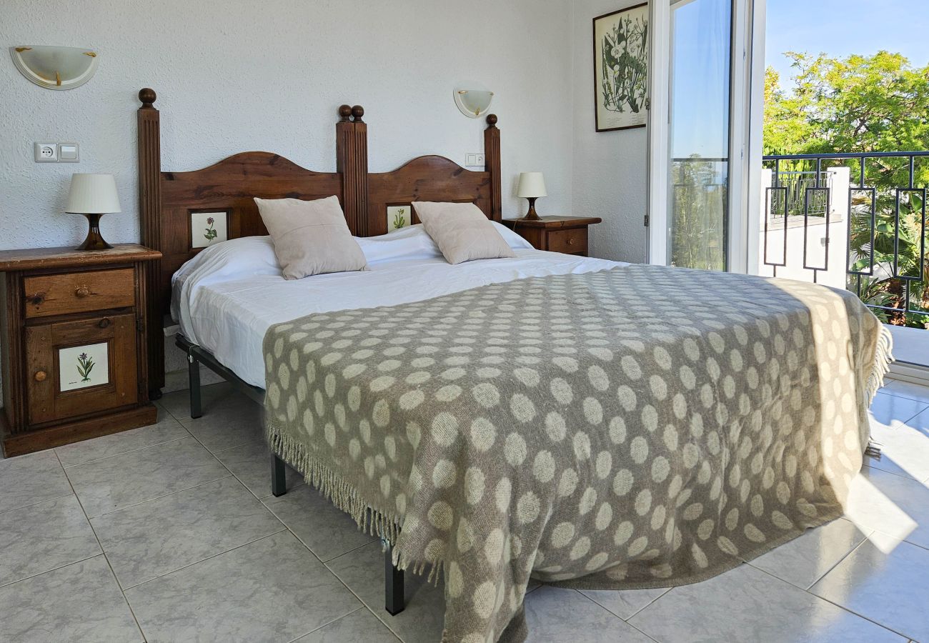 Villa en Mijas Costa - Villa con piscina privada y impresionantes vistas al mar.