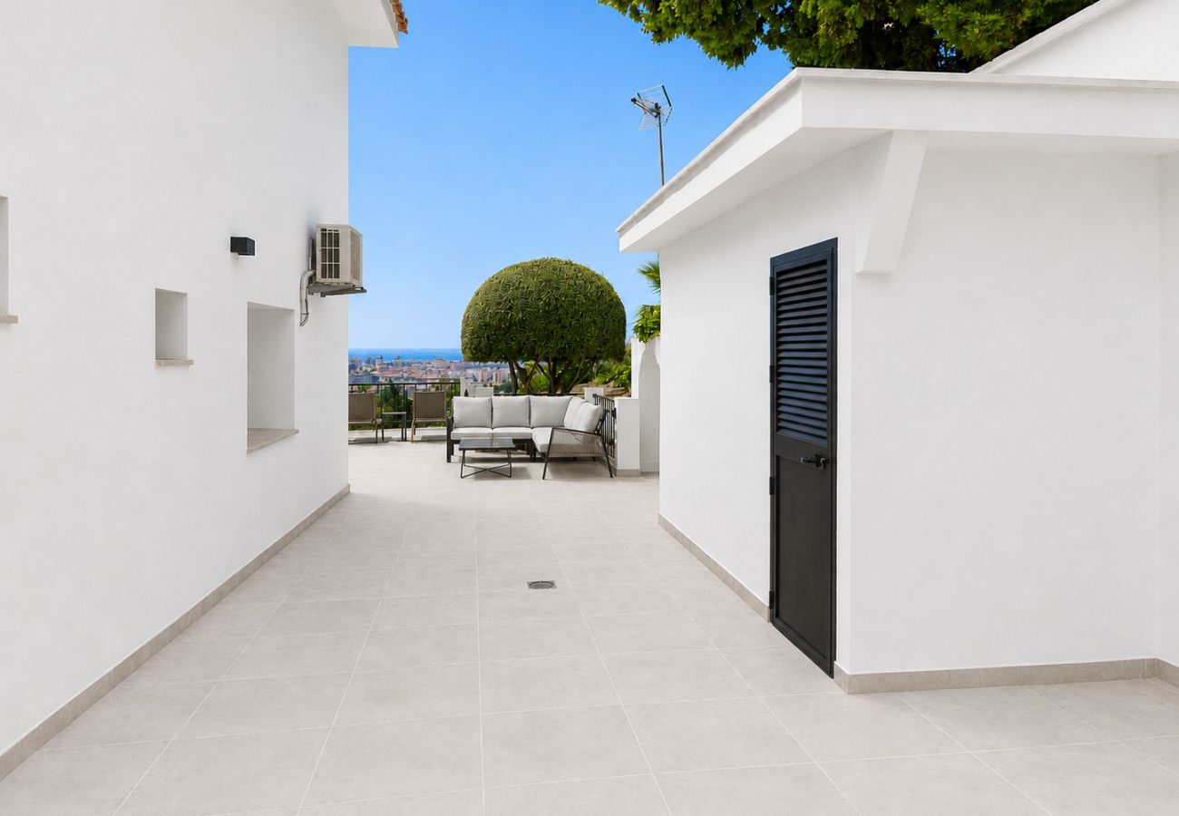 Villa en Mijas Costa - Villa con piscina privada y impresionantes vistas al mar.