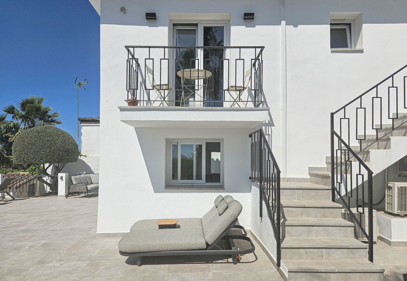 Villa en Mijas Costa - Villa con piscina privada y impresionantes vistas al mar.