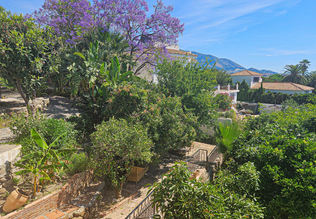 Villa en Mijas Costa - Villa con piscina privada y impresionantes vistas al mar.