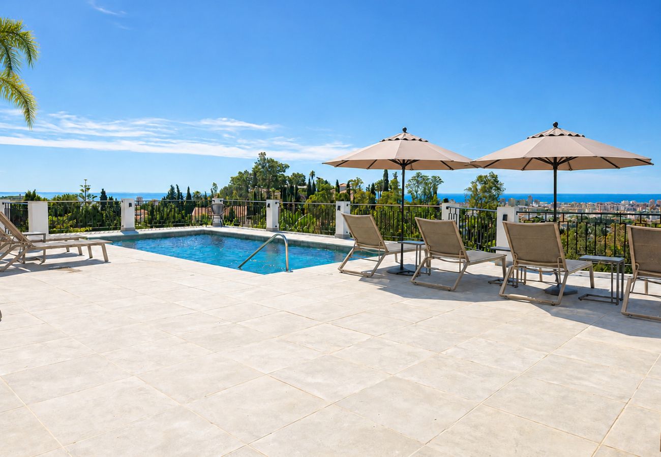 Villa en Mijas Costa - Villa con piscina privada y casita + vistas al mar