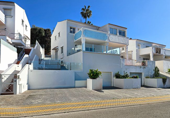 Villa en Marbella - Casa de cuatro dormitorios con piscina privada.