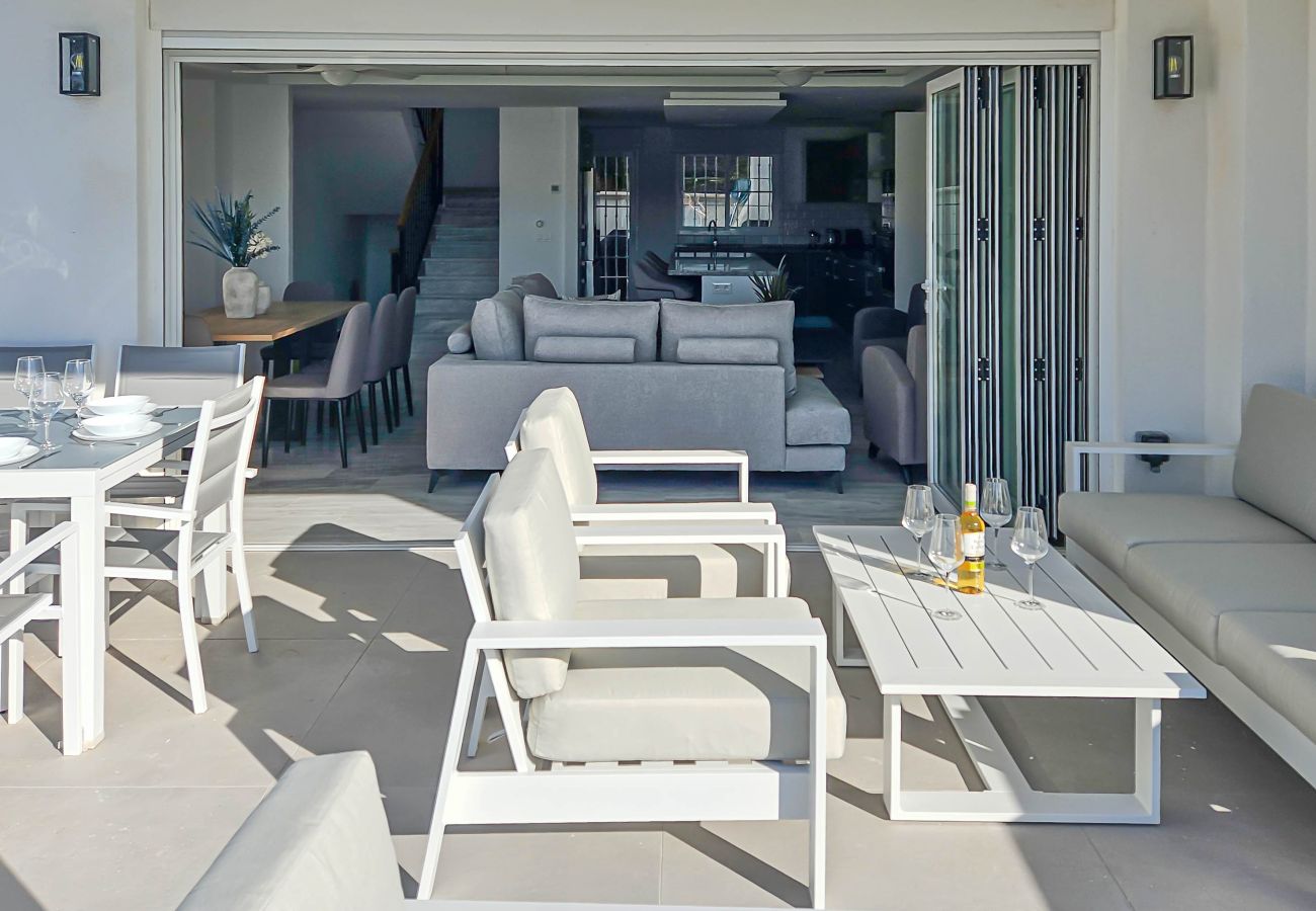 Villa en Marbella - Casa de cuatro dormitorios con piscina privada.