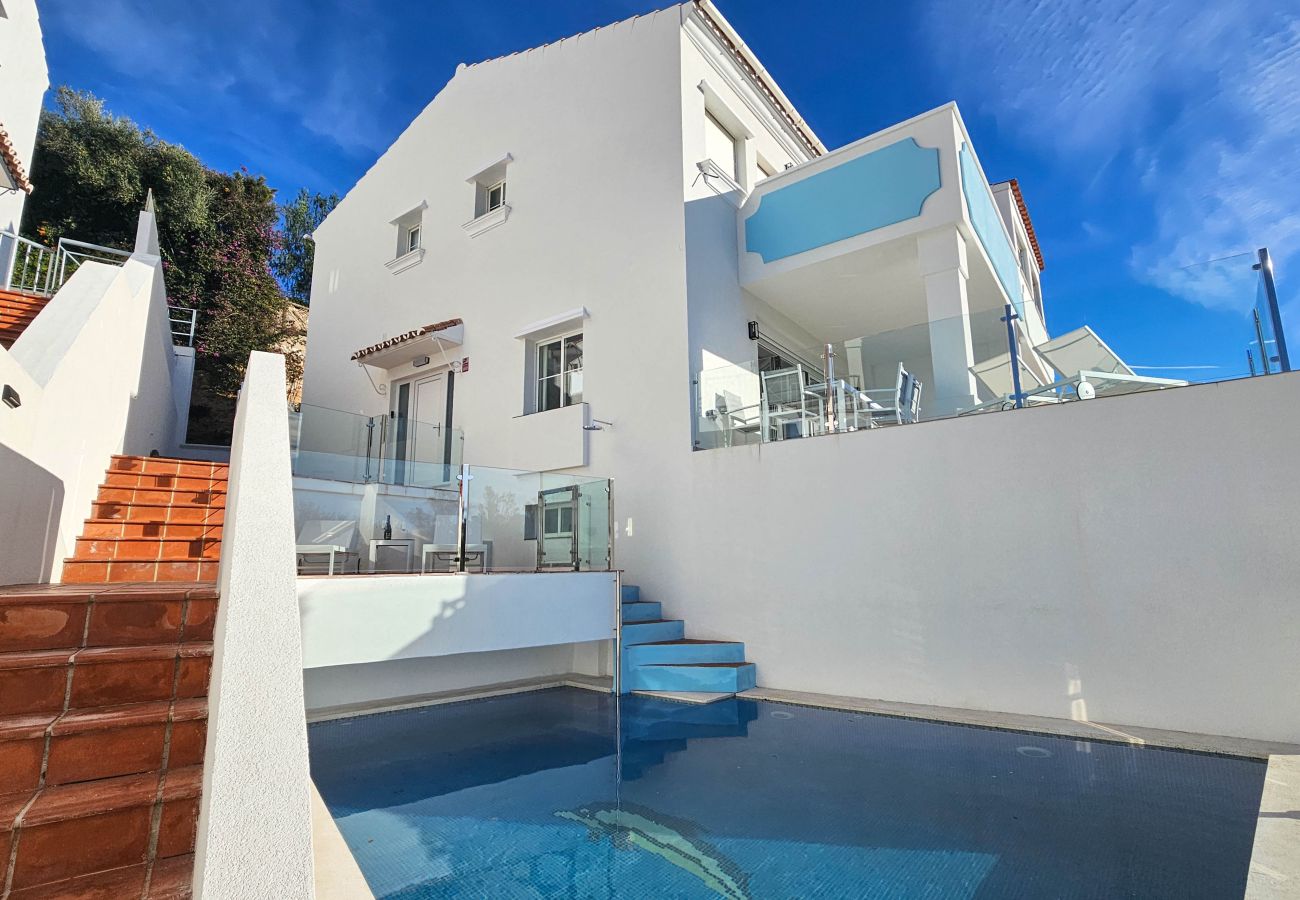 Villa en Marbella - Casa de cuatro dormitorios con piscina privada.