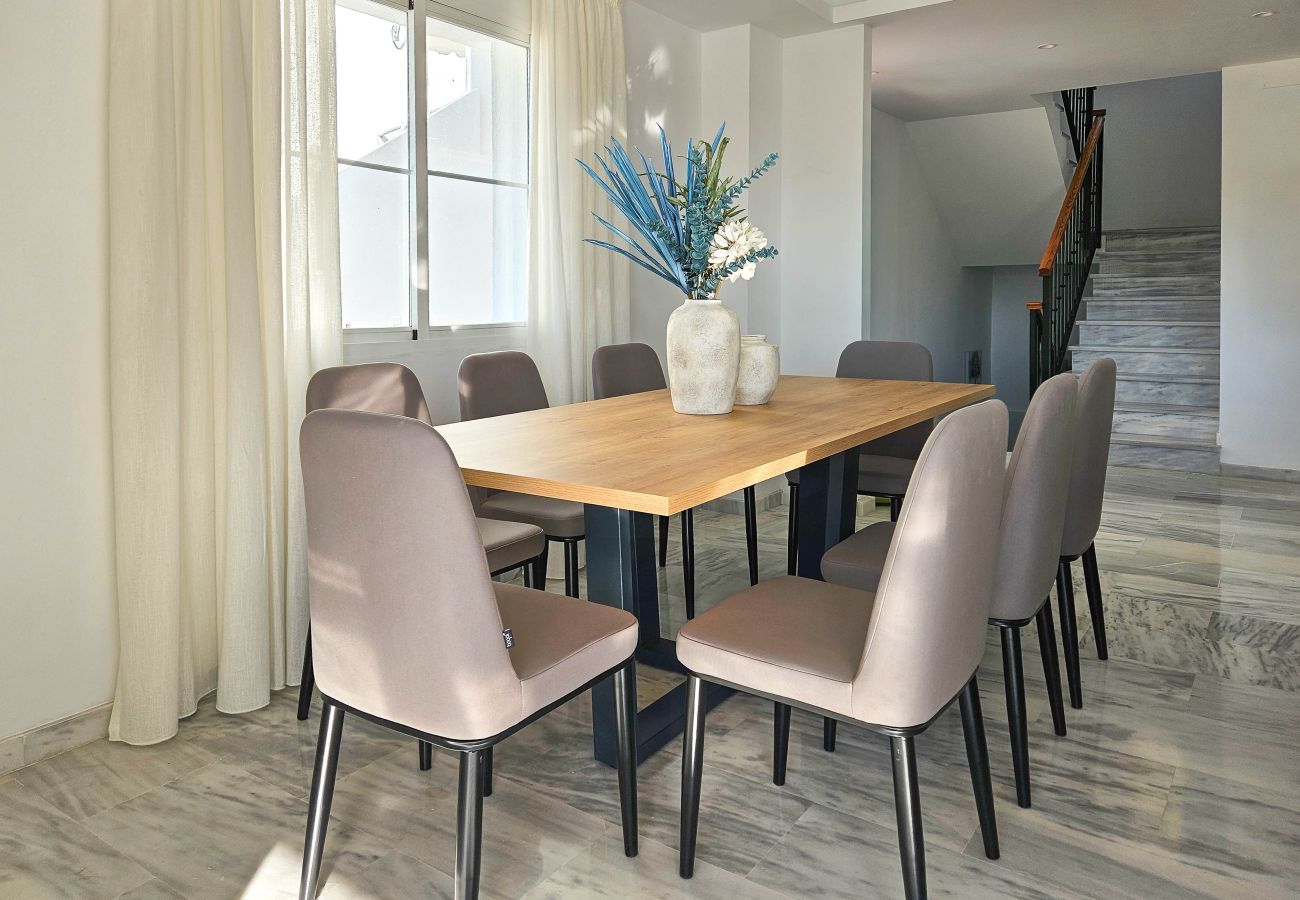 Villa en Marbella - Casa de cuatro dormitorios con piscina privada.