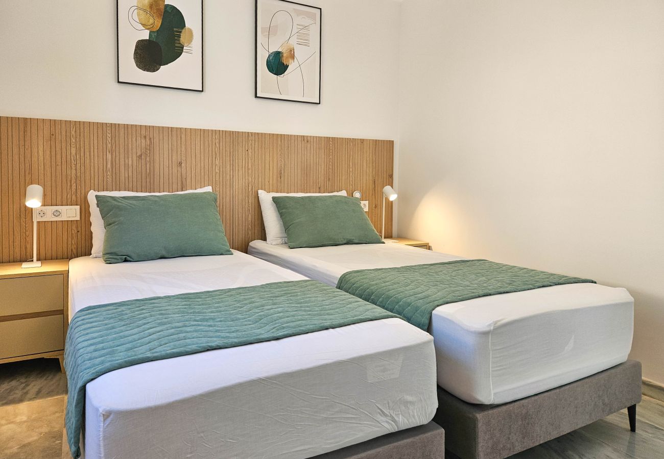 Villa en Marbella - Casa de cuatro dormitorios con piscina privada.