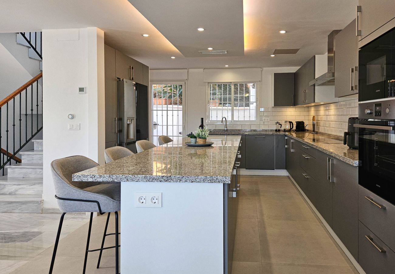 Villa en Marbella - Casa de cuatro dormitorios con piscina privada.