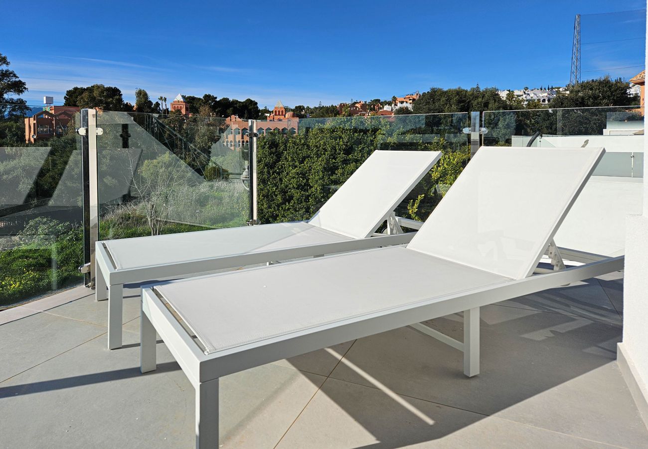 Villa en Marbella - Casa de cuatro dormitorios con piscina privada.