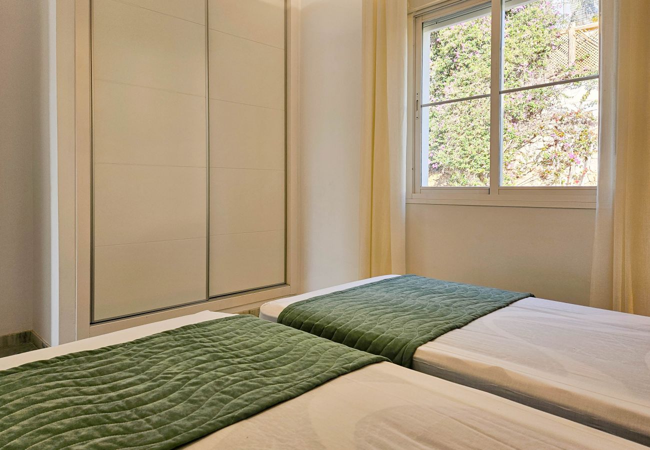 Villa en Marbella - Casa de cuatro dormitorios con piscina privada.