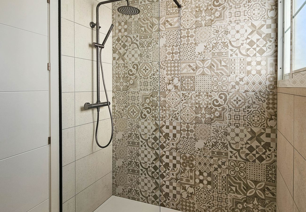 Villa en Marbella - Casa de cuatro dormitorios con piscina privada.