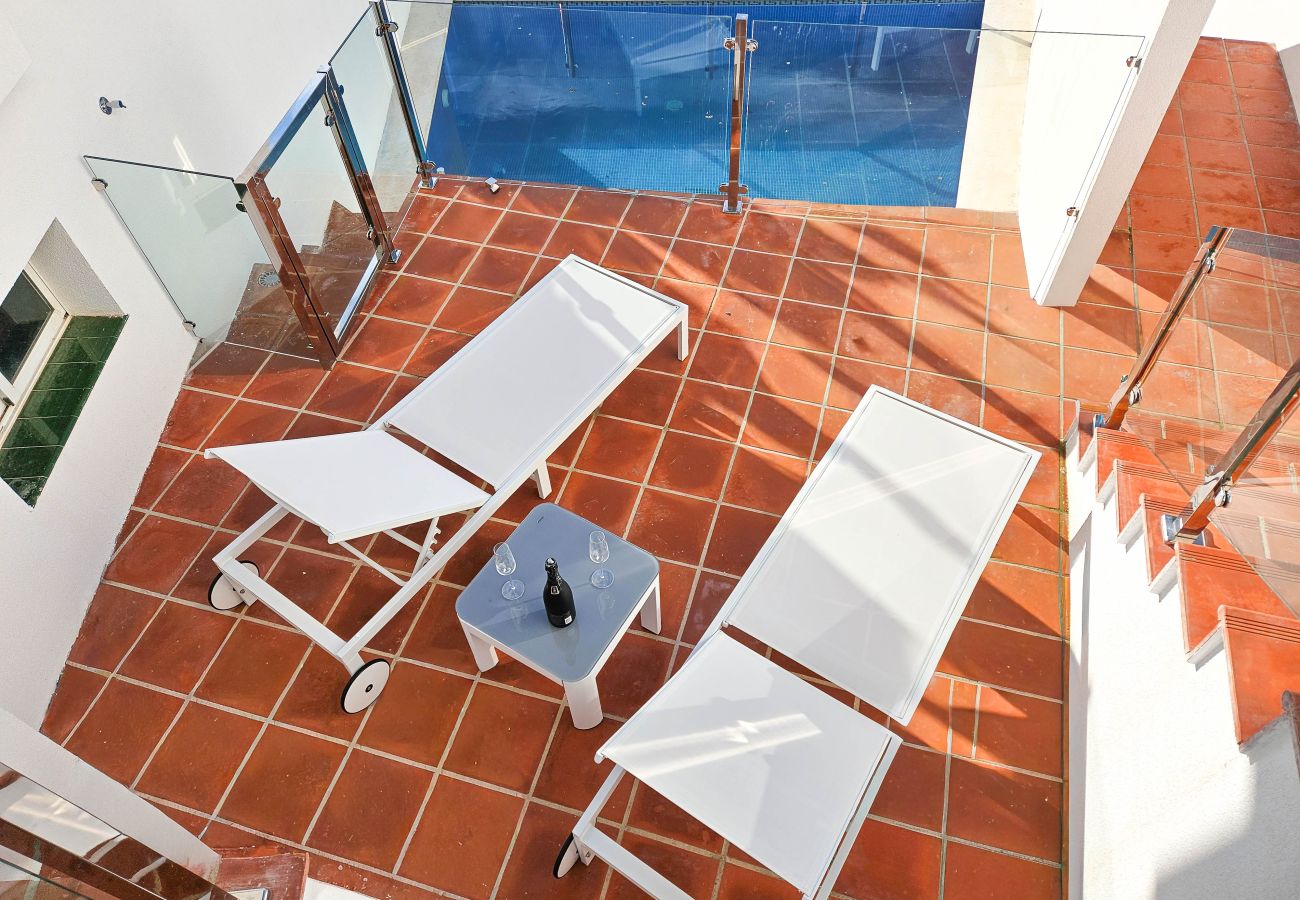 Villa en Marbella - Casa de cuatro dormitorios con piscina privada.