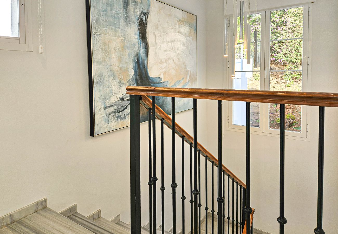 Villa en Marbella - Casa de cuatro dormitorios con piscina privada.
