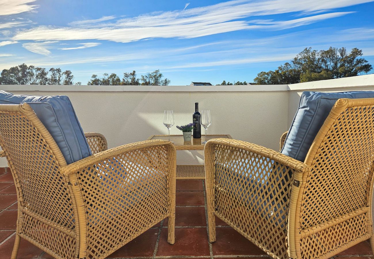 Villa en Marbella - Casa de cuatro dormitorios con piscina privada.