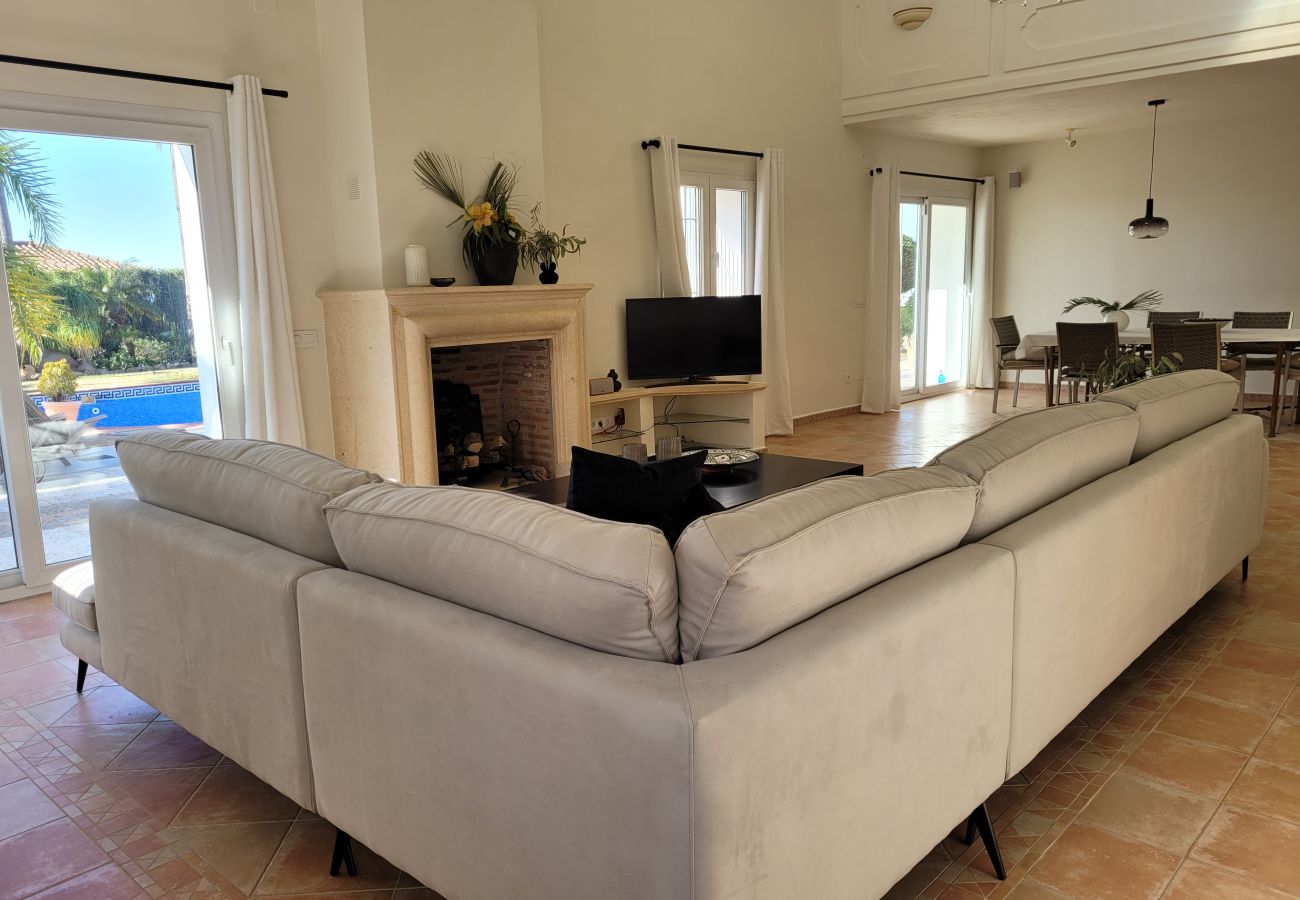 Villa en Mijas - Villa de 3 dormitorios con piscina privada en Voltecado