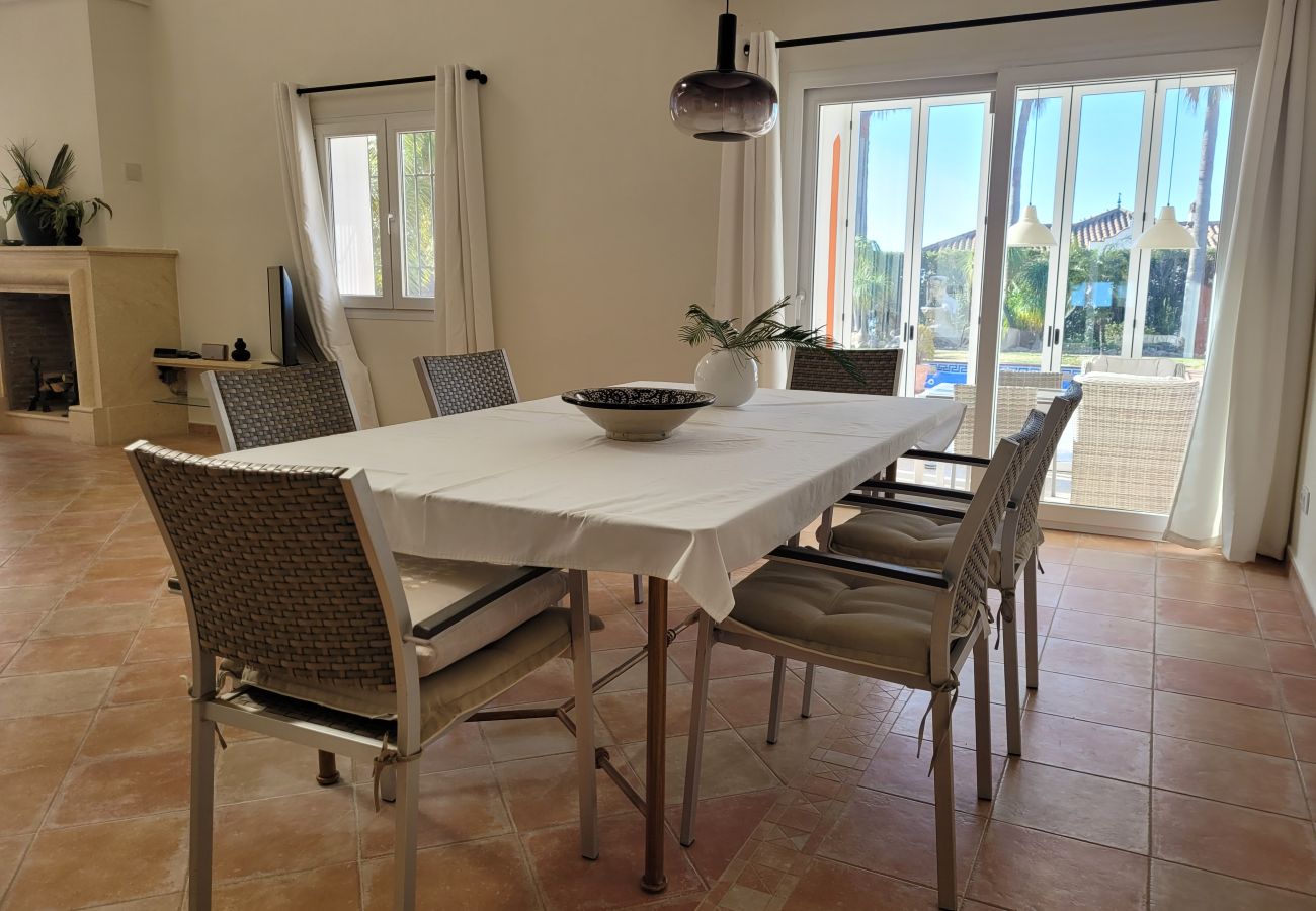 Villa en Mijas - Villa de 3 dormitorios con piscina privada en Voltecado