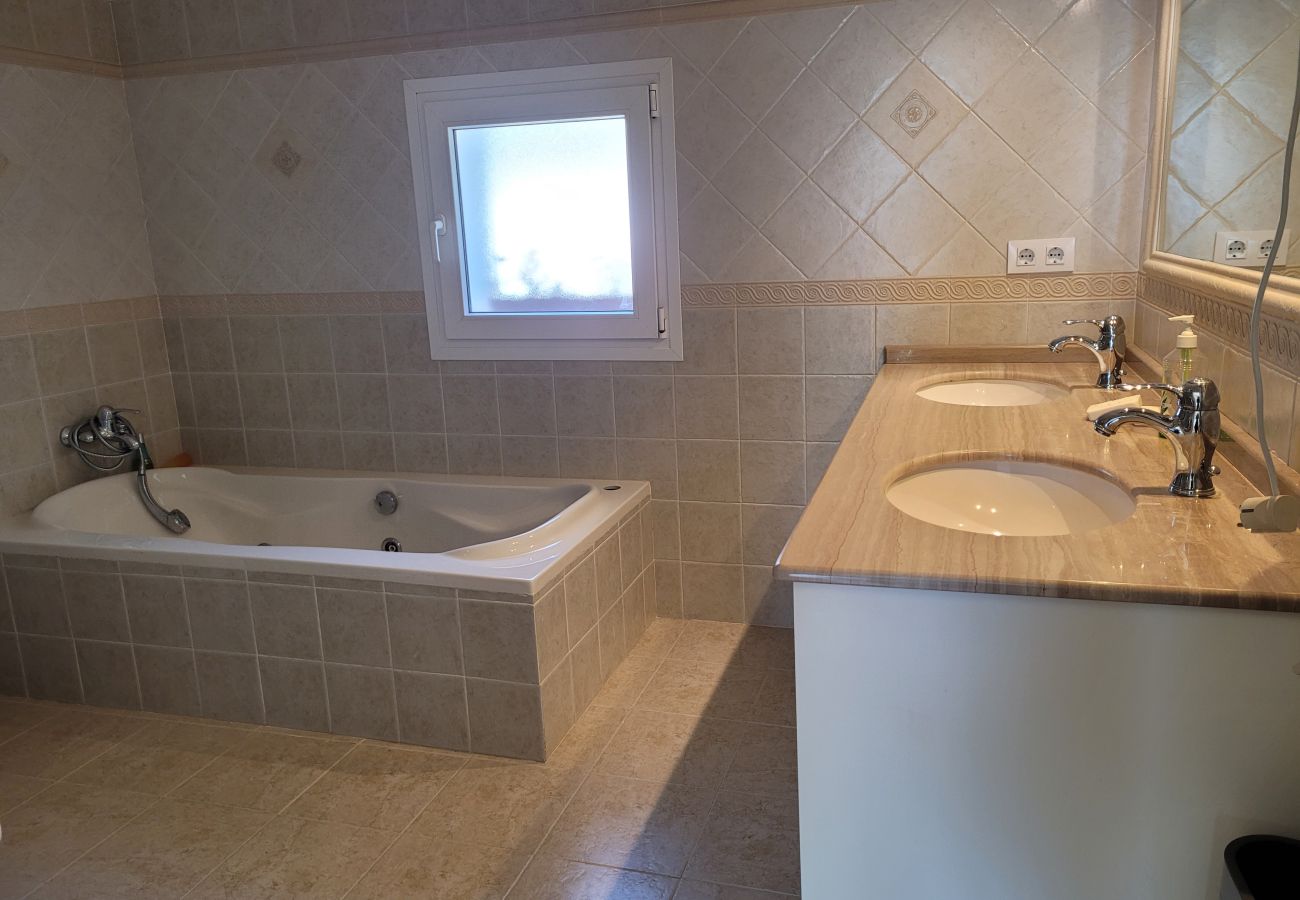 Villa en Mijas - Villa de 3 dormitorios con piscina privada en Voltecado