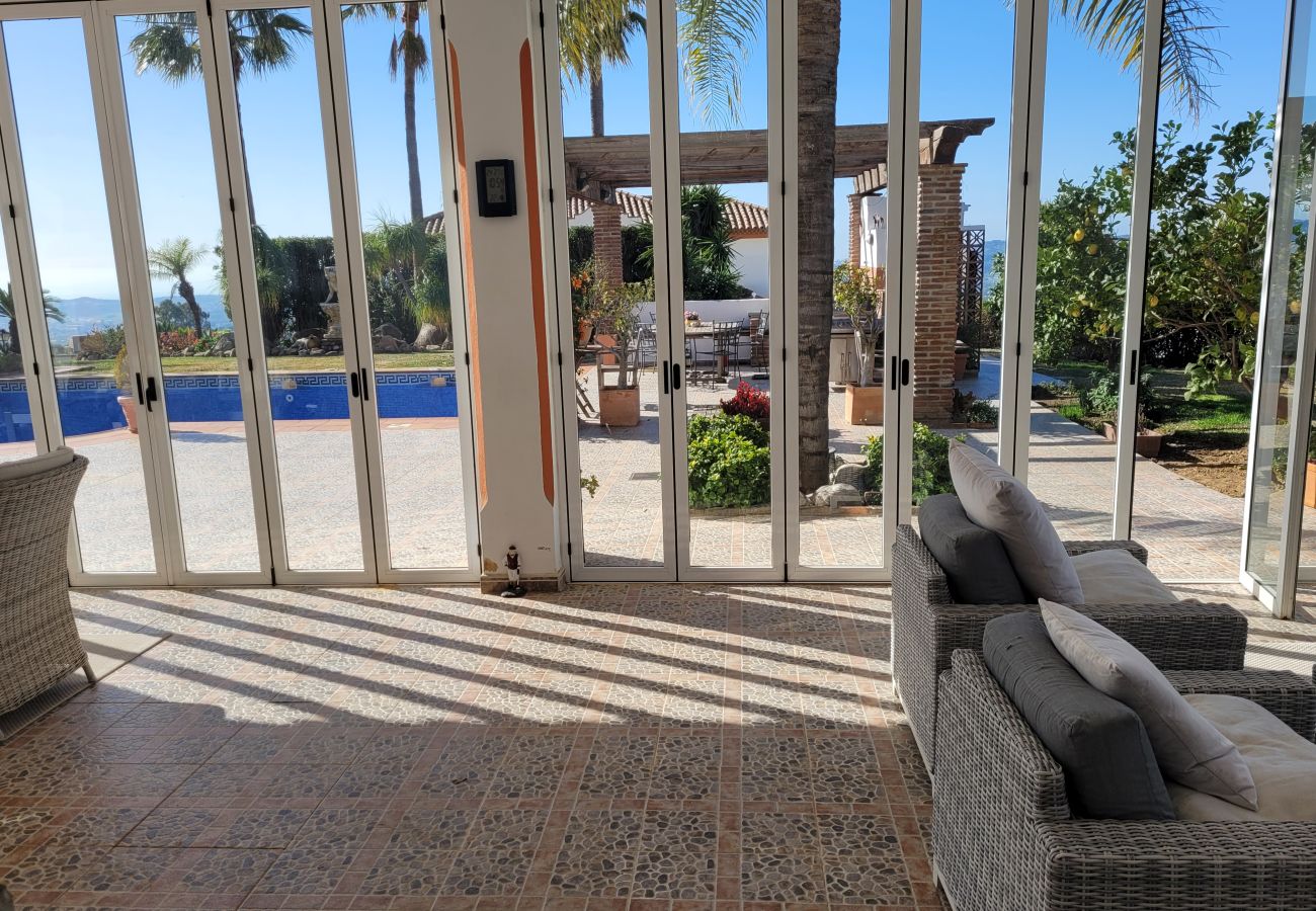 Villa en Mijas - Villa de 3 dormitorios con piscina privada en Voltecado