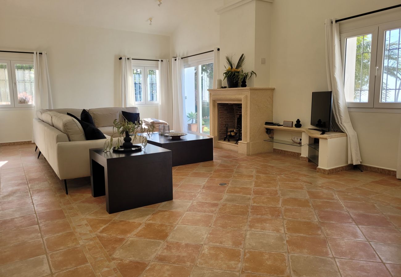 Villa en Mijas - Villa de 3 dormitorios con piscina privada en Voltecado