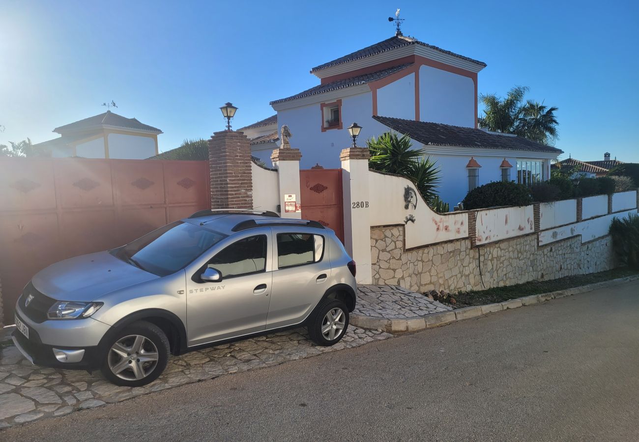 Villa en Mijas - Villa de 3 dormitorios con piscina privada en Voltecado