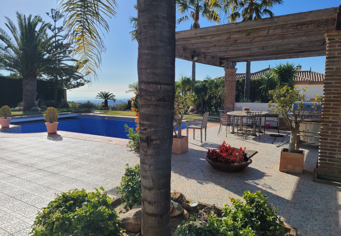 Villa en Mijas - Villa de 3 dormitorios con piscina privada en Voltecado