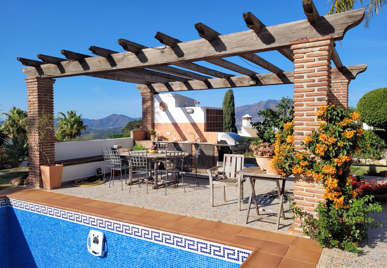 Villa en Mijas - Villa de 3 dormitorios con piscina privada en Voltecado