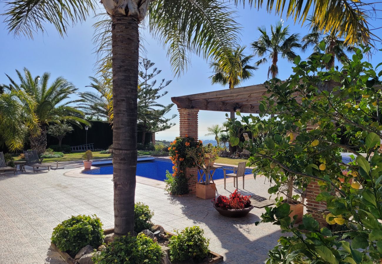 Villa en Mijas - Villa de 3 dormitorios con piscina privada en Voltecado
